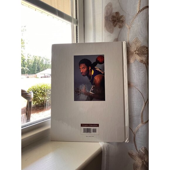 Kobe Bryant (Ovations)– August 31, 2004  First Edition Book by Michael E. Goodma - Picture 6 of 6